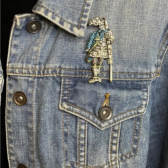 Vintage-Inspired Fancy Pants Horse Brooch. - Picture 5 of 5